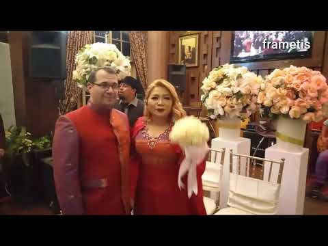 Aura Kasih hibur pengantin Amerika - Indonesia