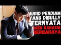 MENYAMAR JADI MURID SEKOLAH UNTUK MEMBURU PENGKHIANAT NEGARA Alur Cerita Film COMMITMENT 2013