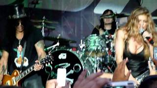 Slash, Myles Kennedy and Fergie - Barracuda