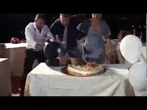 Taglio torta - scherzo agli sposi