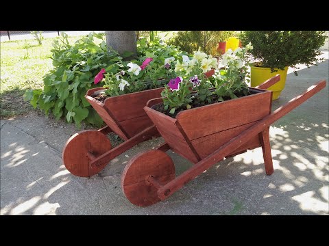 Manufacturing process of wooden wheelbarrows