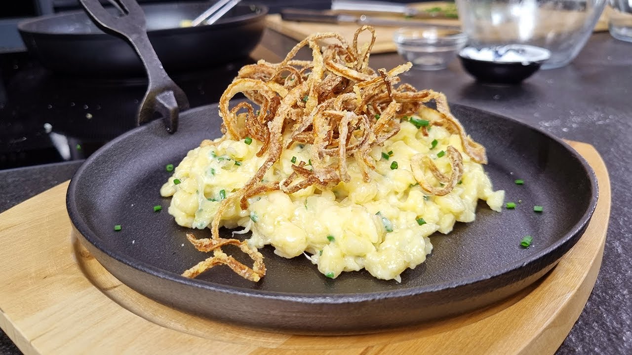 KÄSESPÄTZLE MIT RÖSTZWIEBELN - Einfache Rezepte