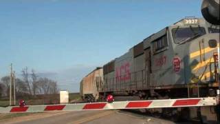 preview picture of video 'Westbound KCS Grain Train Crossing Hwy 52 Between Postville and Castalia, IA'