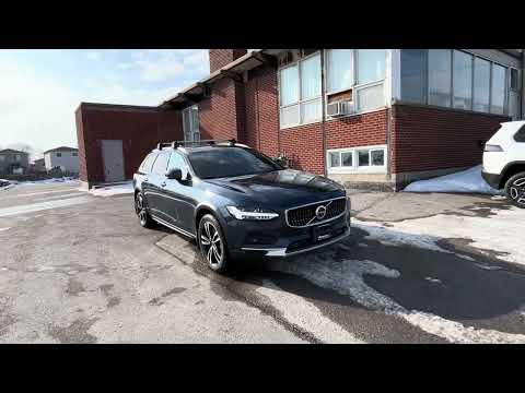 2023 Volvo V90 Cross Country B6 AWD Ultimate in Blue for sale at Boyer Chrysler Dodge Jeep Ram Fiat Cobourg in Cobourg, ON