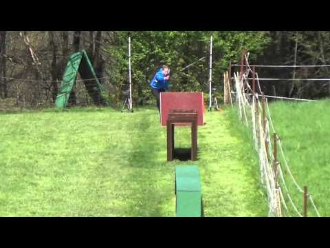 2016 04 17 THS Höcherberg Lisa u Maja Hindernisbahn 1