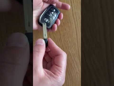 Корпус смарт ключа Toyota Land Cruiser 200 черный оригинал на 3 кнопки Крузак - фото 1 - id-p2611909923