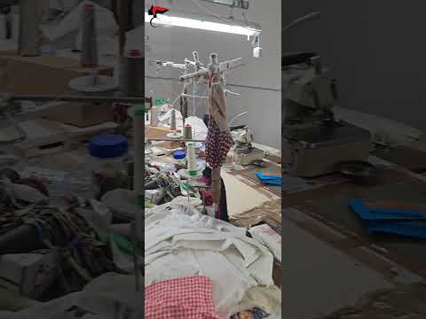 Il laboratorio dell'imprenditrice arrestata per sfruttamento nel video dei carabinieri