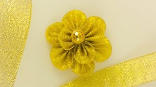 DIY: Kanzashi brooch by glitter ribbon