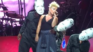 Pink - How Come You&#39;re Not Here - LIVE @ Waldbühne in Berlin 11.08.2017