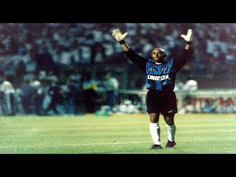 Edinho, the warrior prince who defends the goal.