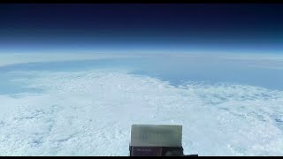 preview picture of video 'High altitude balloon - Raspberry PI OLED screen in the stratosphere'