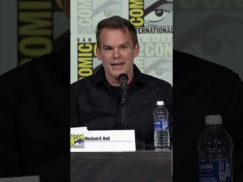 You never know who you’ll meet at #SDCC‼️💉 #DexterOriginalSin