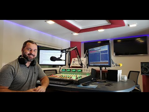 Tribuna FM inaugura novo estúdio de rádio.