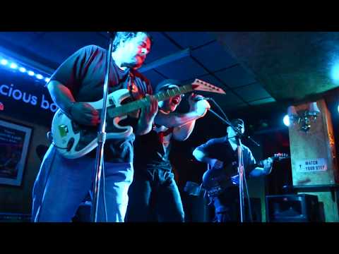 Goodtimes by Precious Bones (live at Willie McBrides on 5/12/13)