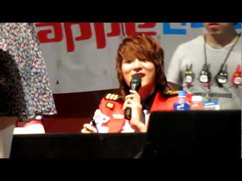 120729 LedApple Daejeon Fansign - Kyumin 4