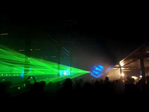 Partyraiser vs Angerfist - Partyraiser & Cryogenic - Middle Fingers Up! - Snakepit 2016