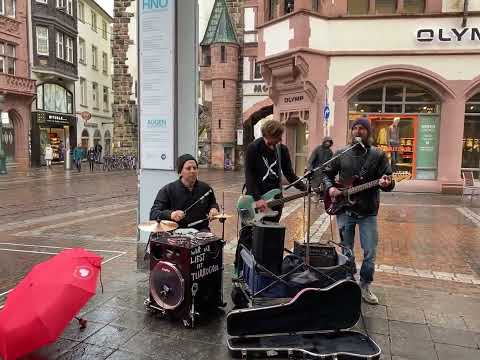 Sportfreunde Stiller geben Spontan-Konzert in Freiburger Innenstadt