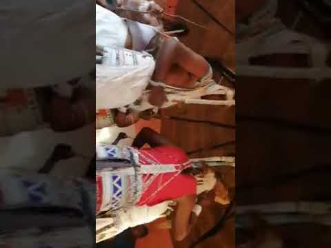 Amagqirha esixhosa *Intlombe*