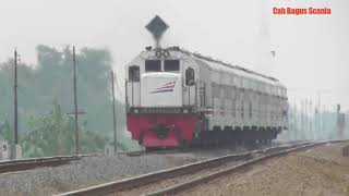preview picture of video 'Nonton Kereta api ngebut | test Camera Panasonic 380_Sta.Pringkasap Pabuaran'