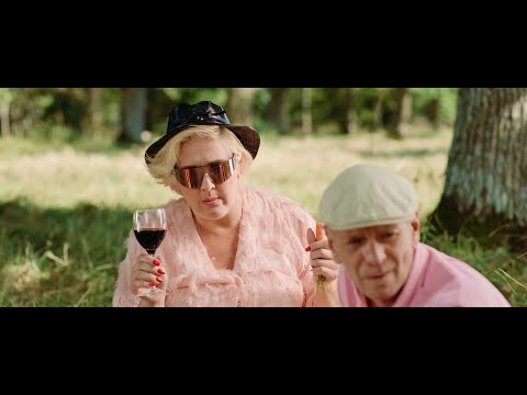 "Naerame nagu meil oleks hästi lõbus." - Suvitajad (2023)