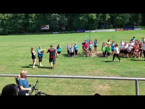 Sportovní odpoledne TJ Sokol Slavkov (26.6.2022) - nástup cvičenců