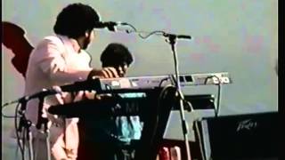 PEDRO INIGUEZ CON LOS FREDDYS EN VIVO 1991 - YouTube.flv
