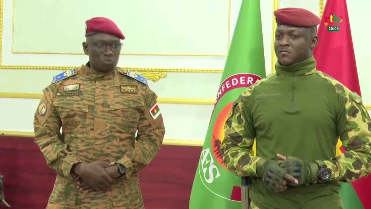 FORCES ARMÉES NATIONALES : Promu Général de division, Célestin SIMPORÉ reçoit ses attributs