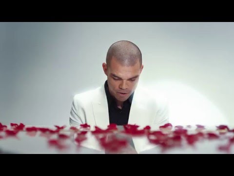 Video: Who is Real Madrid defender Pepe wooing on Valentine's Day?