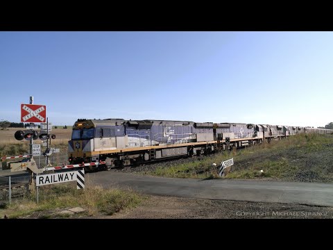 5PM9 SCT Freight Train At Railway Crossing (4/4/2021) - PoathTV Australian Railways