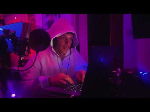 Studio Sesh w Rollsout , Shimmi  (Vlog) shot by. @danpingdon