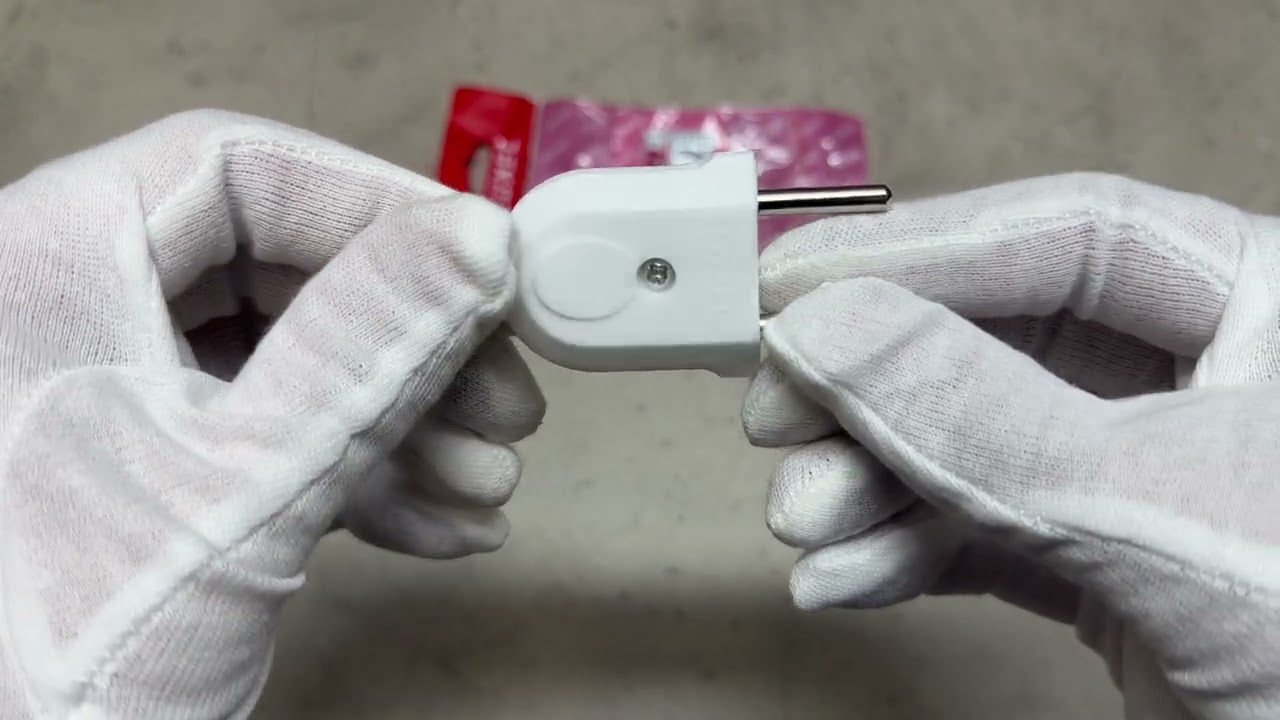 Вилка плоская LUXEL 1006 без заземления белая