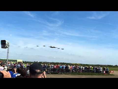 Bomber B-17 low flight with P 51 and Spitfire -Eagle Squadron Duxford Air show 2013