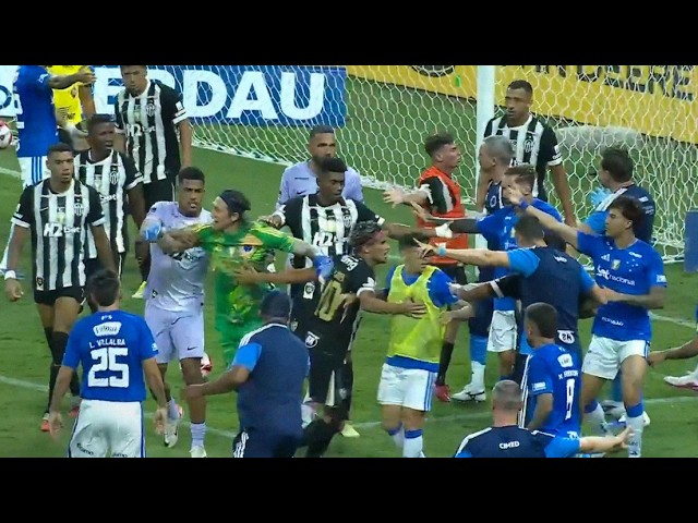 El momento de la brutal 'batalla campal' que dejó un récord de futbolistas expulsados