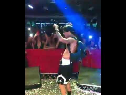 Vídeo bonezinho pra trás radinho na cintura mochila nas mochila nas costas