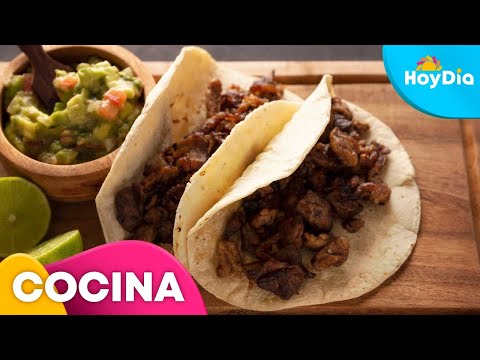 Receta de bistec encebollado con el chef Piñeiro | Hoy Día | Telemundo