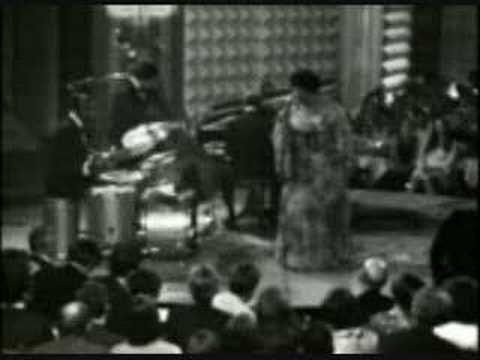 Ella Fitzgerald - This girl in love with you