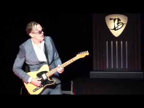 How Many More Times [Led Zeppelin] - Joe Bonamassa 2017.03.10 Chicago Theatre