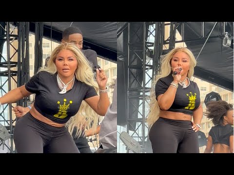 Lil Kim Goes Crazy On Lovers & Friends Stage With "The Jump Off"