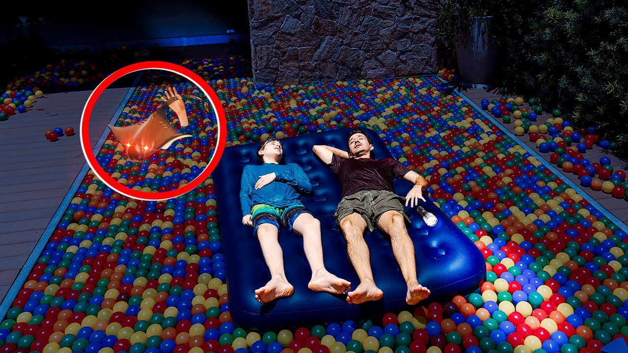 PASSAMOS A NOITE NA PISCINA COM 5000 BOLINHAS EM 24 HORAS - Filme Completo