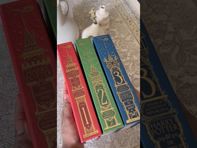 Vídeo relacionado con Harry Potter and the Chamber of Secrets: MinaLima Edition: A sumptuously illustrated gift book with magical interactive surprises (Interactive Illustrated Edition)