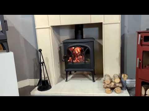 Jøtul F200 burning at Ebben & Yorke