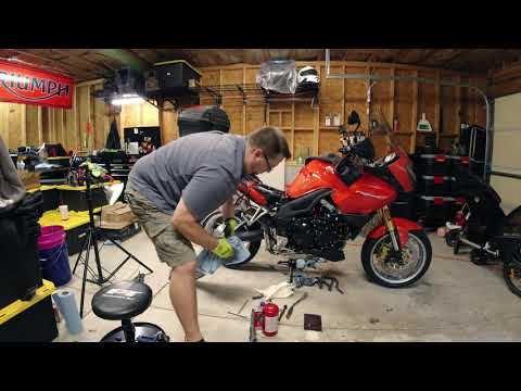 Timelapse Triumph Tiger 1050 service