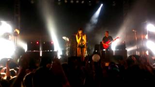 Sing like a wire-SLEIGH BELLS