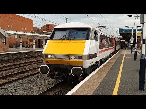 Trains at Doncaster (19/10/22)