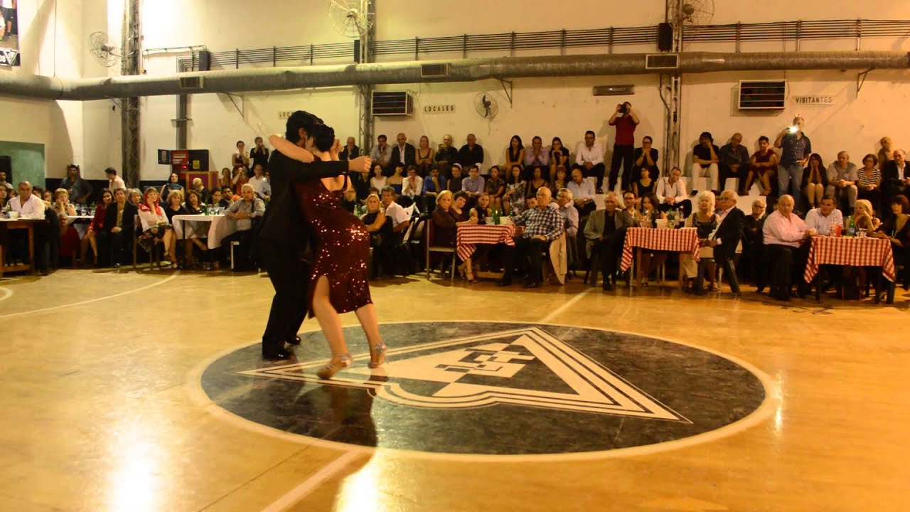 Video thumbnail for Ariadna Naveira & Fernando Sánchez en Milonga Malena Sunderland Club 4/4