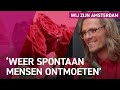 Daten met behulp van een bloemetje bij Bloom Bar