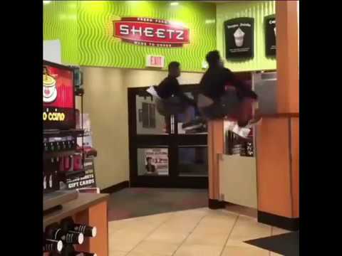 Минуточку... что это было?