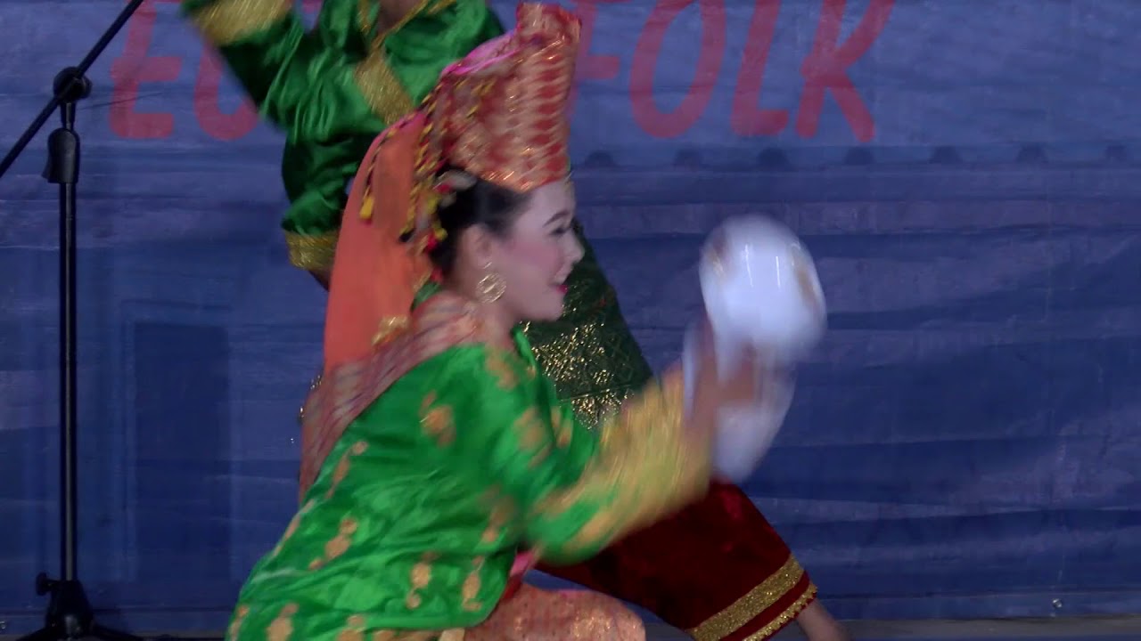 Plate traditional dance - Padang, Wess-Sumatera, Indonesia
