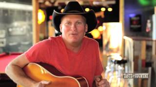 Kevin Fowler Says &#39;The Girls I Go With&#39; Makes Him Want to Dance