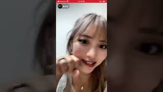 ライブ配信　キャバ嬢ぽい　太ももチラ　胸チラ　谷間